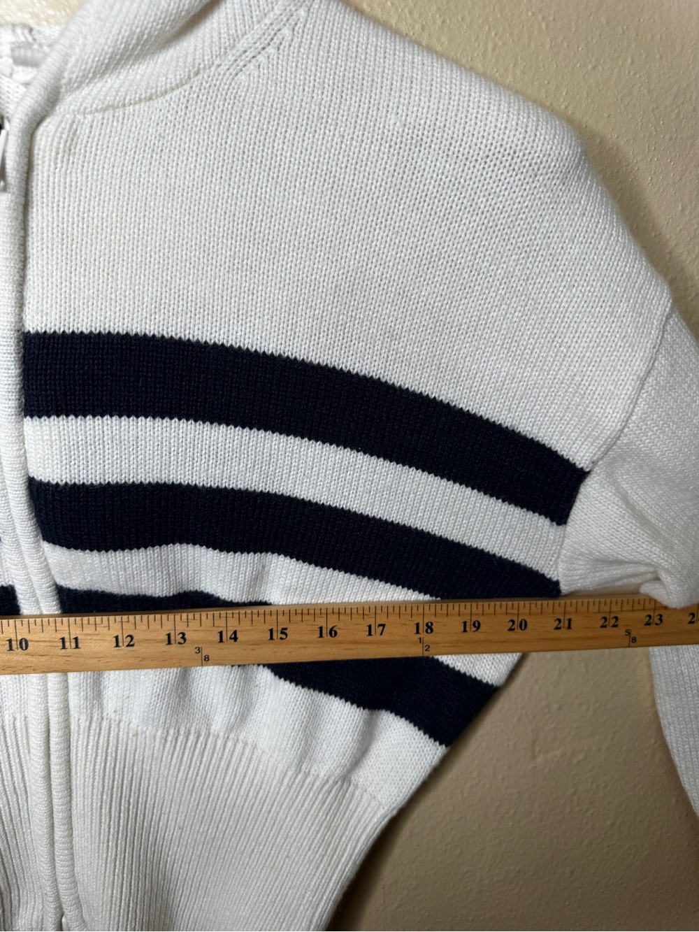 Garage Women’s White Stripped Knit Hoodie Sweater Medium Cropped Casual Preppy - Picture 8 of 9